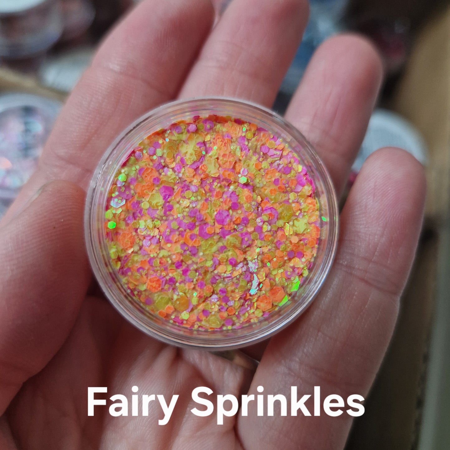 Fairy Sprinkles glitter cream i varme farver - gul, orange og pink glitter i transparent creme til makeup og bodyart