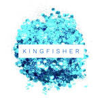 blå bionedbrydelig glimmer spredt ud på hvid baggrund med teksten kingfisher