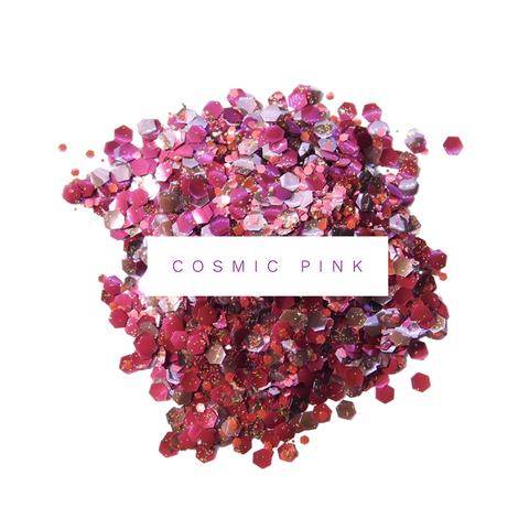 lyserød og lilla bionedbrydelig glimmer spredt ud på hvid baggrund med teksten pink cosmic